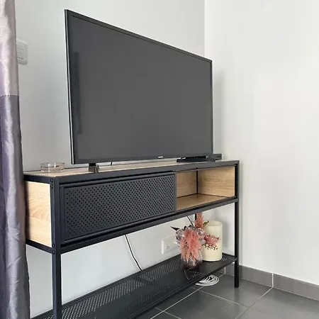 Maison Eugenie Arena, Gendarmerie, Rocade Lejlighed *